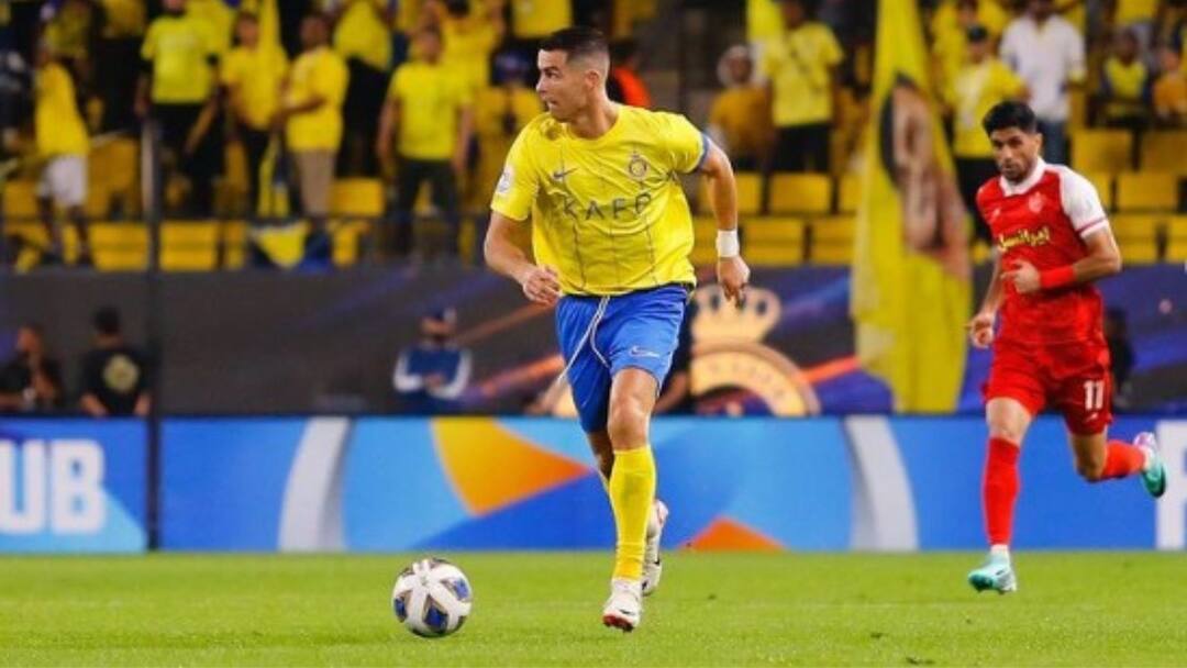 Ronaldo rejects penalty, joins opponents to convince referee in Al-Nassr's AFC CL match; video breaks internet Cristiano Ronaldo: এ এক অন্য রোনাল্ডো! পেনাল্টি পেয়েও নিলেন না, পাশে দাঁড়ালেন প্রতিপক্ষ শিবিরের