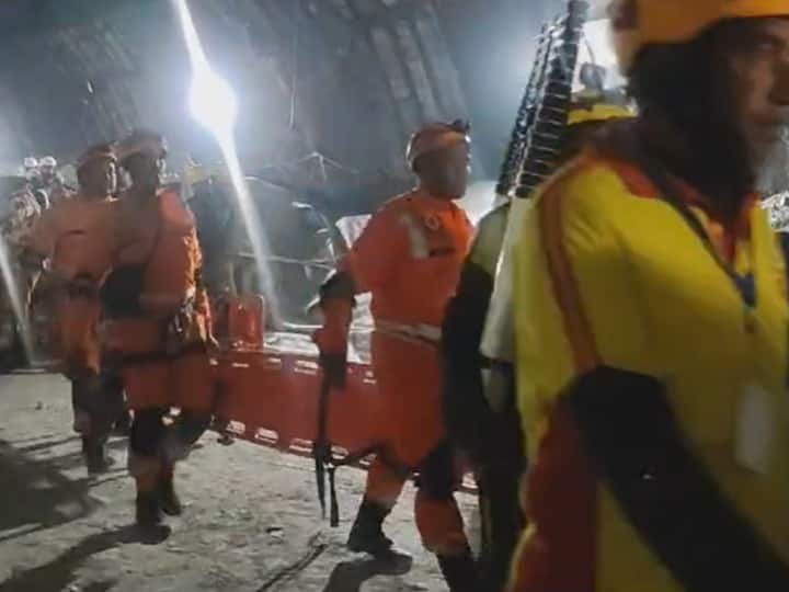 Uttarkashi Tunnel Rescue NDRF SDRF team went inside last moment of operation Exclusive: उत्तरकाशी रेस्क्यू का बड़ा अपडेट, मजदूरों को बाहर लाने लिए लिए अंदर गए NDRF-SDRF के जवान