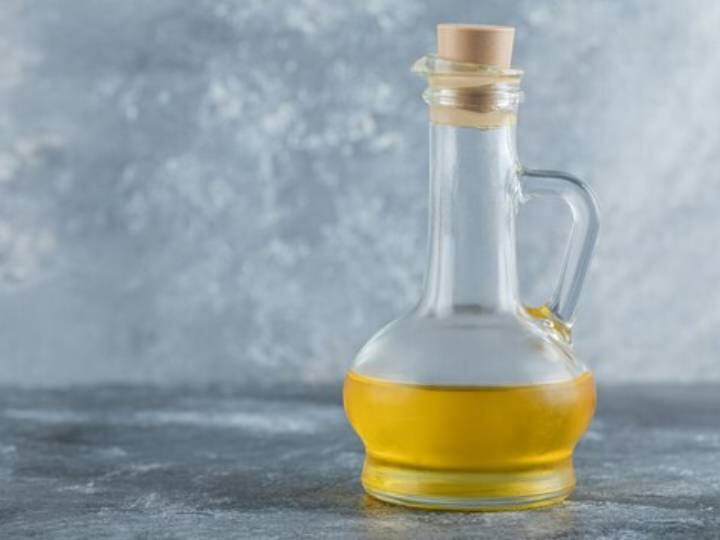 Mustard Oil Benefits: सर्दी में इस तरह करें सरसों तेल का इस्तेमाल