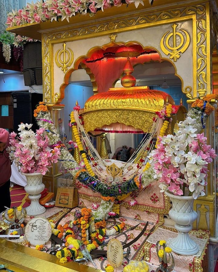 Avneet Kaur also treated fans with pictures from Gurupurab 2023