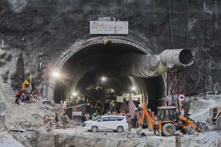उत्तरकाशीतील (Uttarkashi) सिल्क्यारा बोगद्यात (Silkyara Tunnel) 41 कामगार अडकल्याने देशासह जगाच्या नजरा या रेस्क्यू ऑपरेशनकडे लागल्या होत्या.