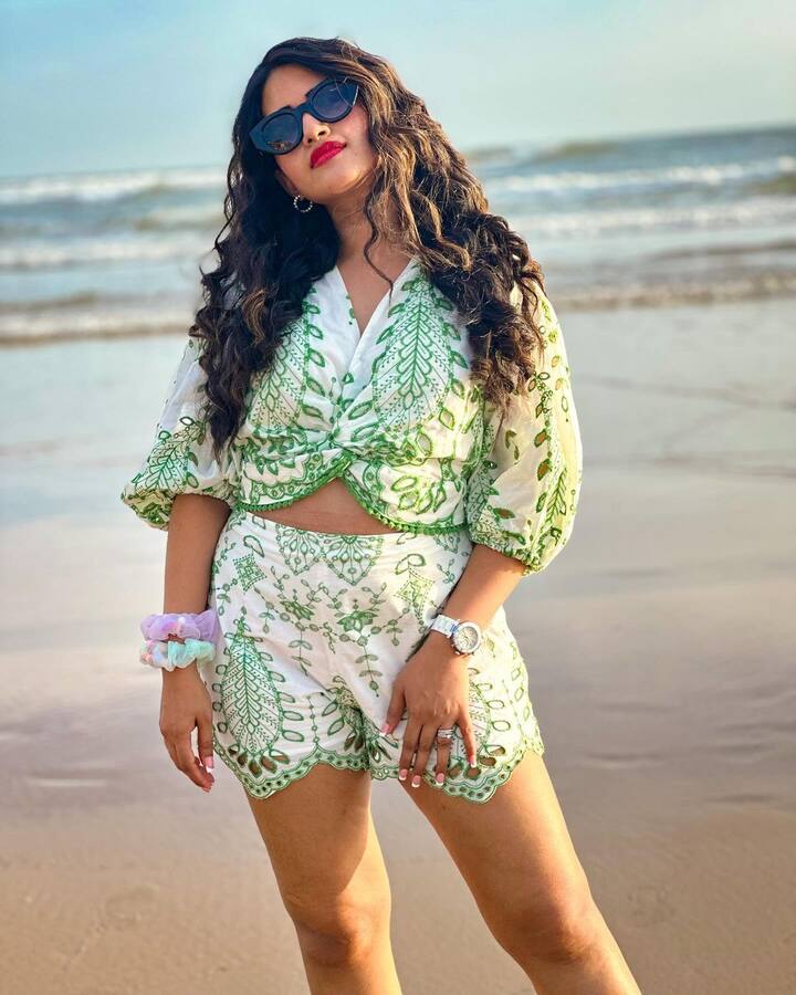 అందమైన యాంకర్ స్రవంతి ఫోటోలు  (Image credit: Sravanthi Chokarapu/Instagram)