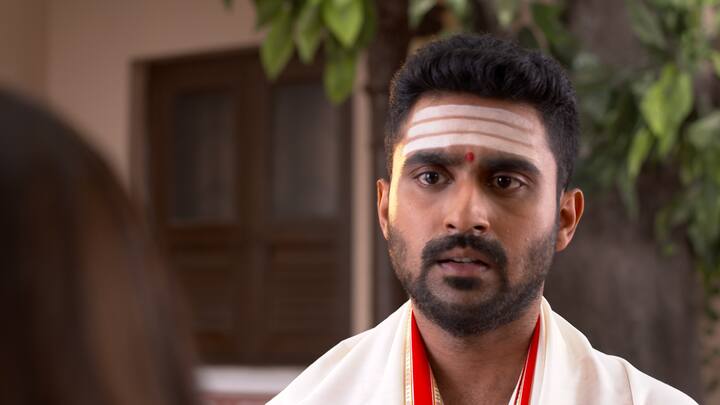 কিন্তু বিধির বিধান কে আগে থেকে জানতে পারে? মন্দির উদ্বোধনের নিদারুণ দায়িত্ব কাঁধে নেওয়ার পরই, কৃষ্ণা তড়িঘড়ি এসে রামকে খবর দেয় যে তাদের বিয়ের রেজিস্ট্রির তারিখও নির্ধারিত হয়েছে ওই একই দিনে, ২২ অগ্রহায়ণ।