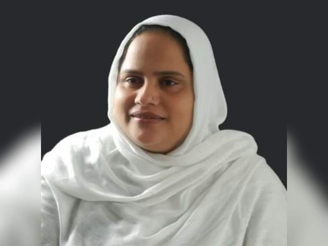 Hindu Outfit Members In UP Sprinkle 'Gangajal' To Purify Temple After Muslim MLA Saiyada Khatoon Visit Members Of Hindu Outfits In UP Sprinkle 'Gangajal' To Purify Temple After Muslim MLA's Visit