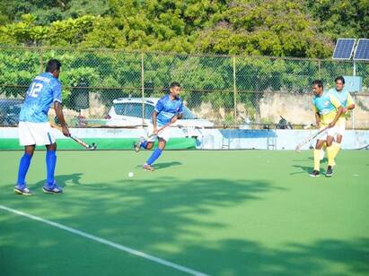 SOUTHERN RAILWAY Madurai Railway employees record in hockey game TNN SOUTHERN RAILWAY: ஹாக்கி விளையாட்டு போட்டி மதுரை ரயில்வே ஊழியர்கள் சாதனை