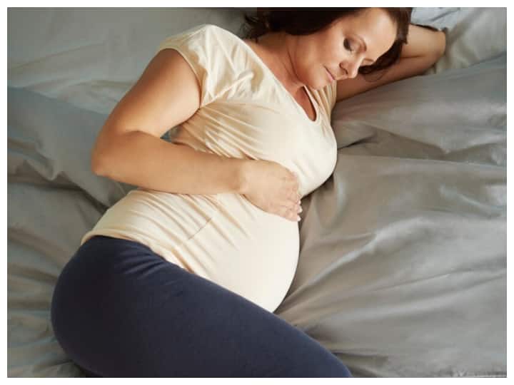 Know why vomiting occurs during pregnancy Try these easy methods to get rid of it in minutes प्रेग्नेंसी में जानें क्यों आती है उल्टी? इससे मिनटों में छुटकारा पाने के लिए आजमाएं ये आसान तरीके