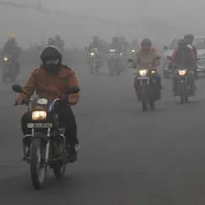 শীতে খাদ্যাভ্যাস বদলে ফেলা উচিত, এমনই বলে থাকেন স্বাস্থ্য বিশেষজ্ঞরা।