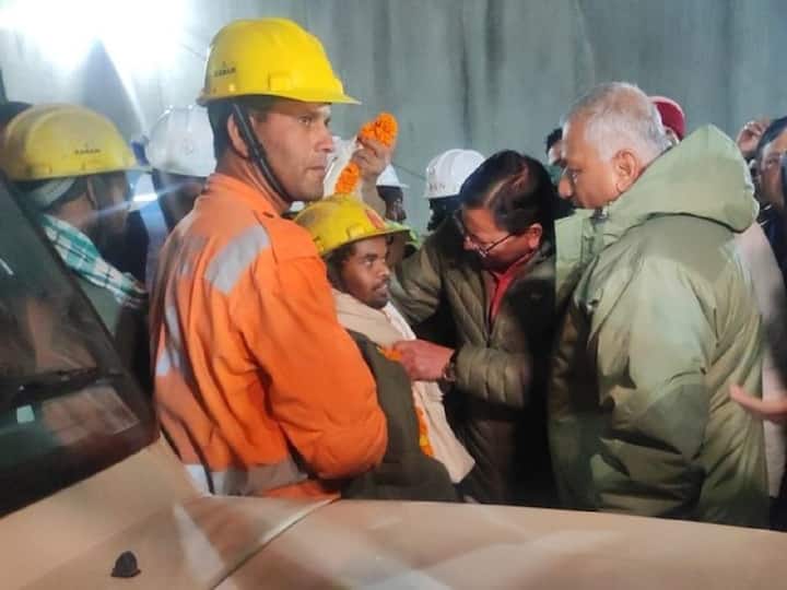 Uttarkashi Tunnel Rescue Operation first reaction rat mining workers after rescue operation successful in Uttarakhand Uttarkashi Tunnel Rescue Operation :  ज्यांच्या प्रयत्नाने मजुरांची सुटका झाली 'त्या' देवदूतांची पहिली प्रतिक्रिया, म्हणाले...