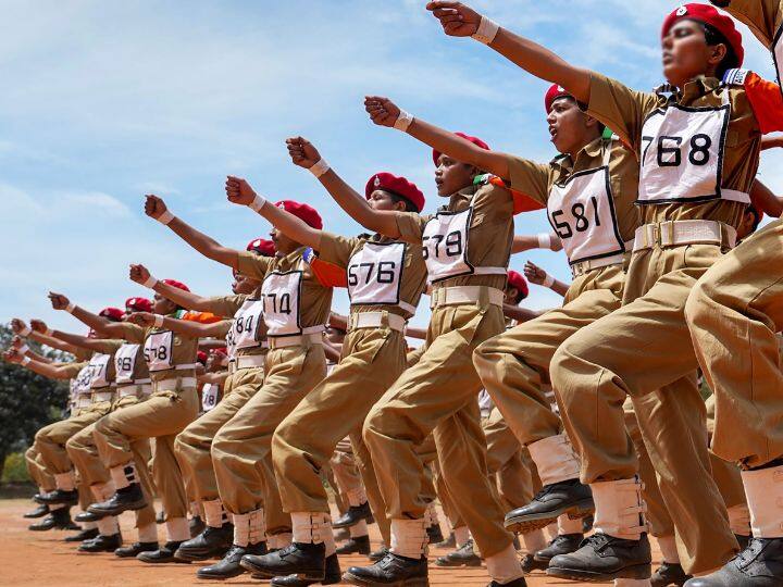 Agniveer Suicide: इंडियन नेवी में अग्निवीर की ट्रेनिंग ले रही 20 साल की महिला ने किया सुसाइड 20-year-old woman training for Agniveer died by suicide in Mumbai Agniveer Suicide: इंडियन नेवी में अग्निवीर की ट्रेनिंग ले रही 20 साल की महिला ने किया सुसाइड