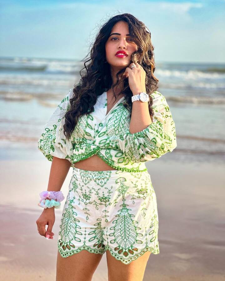 అందమైన యాంకర్ స్రవంతి ఫోటోలు (Image credit: Sravanthi Chokarapu/Instagram)