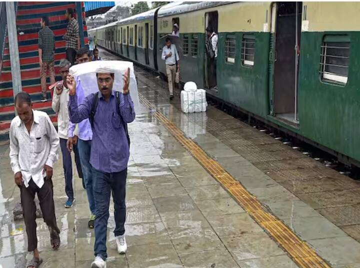 ਇਸ ਤੋਂ ਬਾਅਦ ਐਪ 'ਤੇ ਜਾਓ ਅਤੇ ਪਲੇਟਫਾਰਮ ਟਿਕਟ ਲਈ ਆਪਣੇ ਨਜ਼ਦੀਕੀ ਰੇਲਵੇ ਸਟੇਸ਼ਨ ਦਾ ਵਿਕਲਪ ਚੁਣੋ।