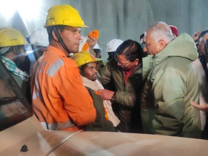 Uttarakhand Uttarkashi Tunnel Rescue Laborer family members pain Saba Mahmood father said today is Holi Eid Diwali together Uttarkashi Tunnel Rescue: टनल से बाहर निकले मजदूर के परिजनों का छलका दर्द, सबा महमूद के पिता बोले- 'आज होली, ईद...'