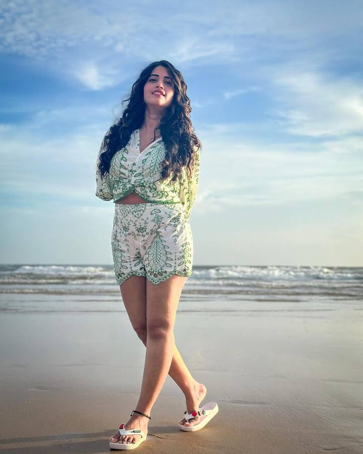 అందమైన యాంకర్ స్రవంతి ఫోటోలు (Image credit: Sravanthi Chokarapu/Instagram)