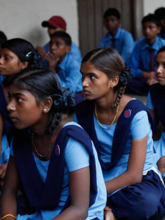 बिहार में सरकारी स्कूलों की छुट्टियों पर बवाल