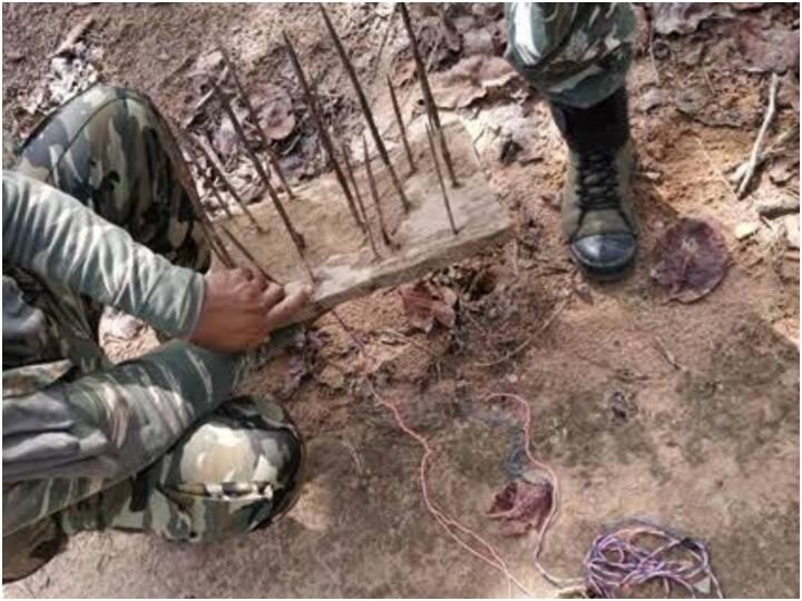 Bastar maoists dig up spike hole to traps security personnel during patrolling ann Bastar: जवानों को स्पाइक होल में इस तरह फंसाते हैं नक्सली, बस्तर में अब तक पहुंचा चुके हैं बड़ा नुकसान