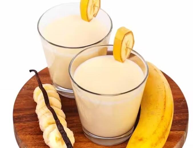 Banana with Milk: Have You Been Eating Bananas With Milk? You Must Read This Banana with Milk: આ લોકોએ એકસાથે ના ખાવા જોઇએ કેળા અને દૂધ, ગંભીર રીતે થઇ જશો બીમાર