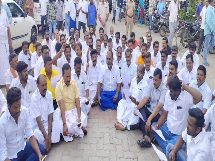 மதுரையில் அனுமதியின்றி வழியை மறித்து போராட்டம்;  ஆர்.பி.உதயகுமார் மீது வழக்குப் பதிவு