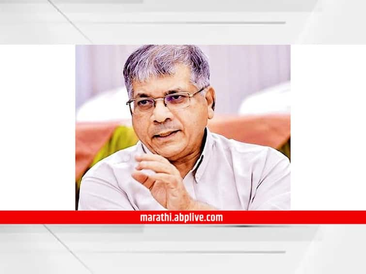 prakash ambedkar on maratha reservation manoj jarange protest girish mahajan maharashtra winter session politics news  Prakash Ambedkar : मराठा आरक्षणाचा फॉर्म्युला माझ्याकडे, पण आताच्या चोरांसमोर मांडला तर त्याचं खोबरं करतील; प्रकाश आंबेडकरांची महायुती सरकारवर टीका 