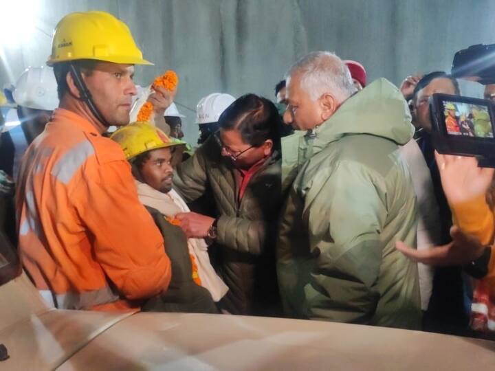 Uttarkashi Tunnel Rescue 41 laborers returned safely rat miners work Uttarkashi Tunnel Rescue: जीत गई जिंदगी, 17 दिन से टनल में फंसे 41 मजदूरों को निकालने की प्रक्रिया शुरू, देखें पहली तस्वीर