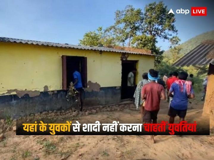 Bastar News: नक्सलवाद की वजह से आज भी बस्तर के सैकड़ों गांव विकास से अछूते हैं. गांव में मूलभूत सुविधाएं नहीं पहुंचने की वजह से इसका प्रभाव यहां के रहने वाले ग्रामीणों के जीवन पर पड़ रहा है.