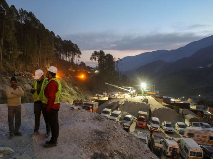 उत्तराखंड सुरंग हादसा: ये हैं टनल में फंसे 41 मजदूरों का रेस्क्यू ऑपरेशन चलाने वाले हीरोज Uttarakhand tunnel Rescue Operation team Members meet who extract 41 workers उत्तराखंड सुरंग हादसा: ये हैं टनल में फंसे 41 मजदूरों का रेस्क्यू ऑपरेशन चलाने वाले हीरोज