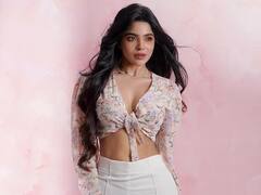 Divyabharathi Photos : பேச்சுலர் நடிகை திவ்யபாரதியின் அசத்தல் க்ளிக்ஸ்..!