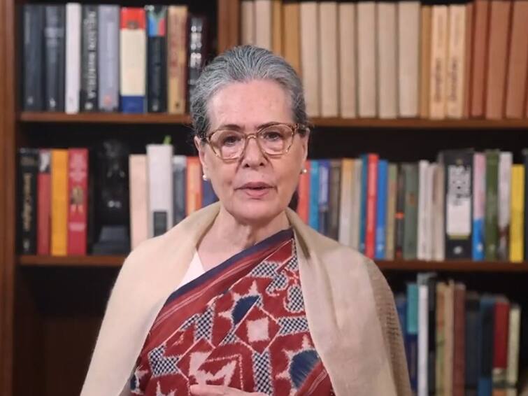 Sonia Gandhi requests Telangana people to vote for change, to vote for Congress Video released telugu news Sonia Gandhi: మీకు నిజాయతీ పాలనను అందించడానికి మేం సిద్ధం - సోనియా గాంధీ వీడియో విడుదల