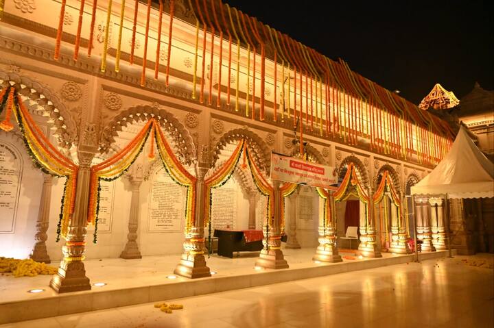 लाइट एंड साउंड शो के दौरान लोगों ने हर-हर महादेव का जय घोष करते नजर आए.