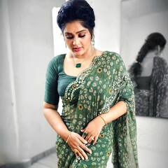 Shailaja Priya : పచ్చ చీరలో అందాల తార శైలజ ప్రియ - అందానికి బ్రాండ్ అంబాసిడర్‌లా ఉన్నారు కదూ