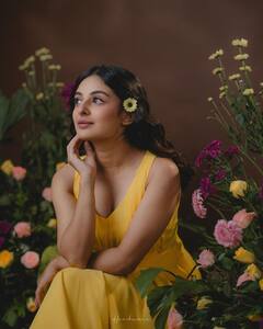 Esther Anil Photos: ఎస్తేర్ అనిల్ ముద్దబంతిలా ఎంత ముద్దుగా ఉందో!