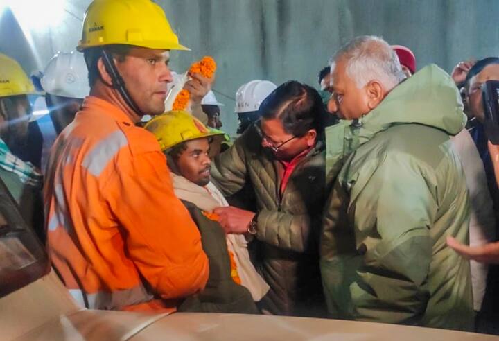 পাহাড়ের উপর থেকে গর্ত খুঁড়েও পৌঁছনোর চেষ্টা করা হয় শ্রমিকদের কাছে। অবশেষে সাফল্য এল 'Rat-hole mining' বিশেষজ্ঞদের হাত ধরে। ধ্বংস্তূপ খুঁড়ে, উদ্ধারকার্যের ১৭তম দিনে শ্রমিকদের বের করে আনার কাজে সাফল্য এল।