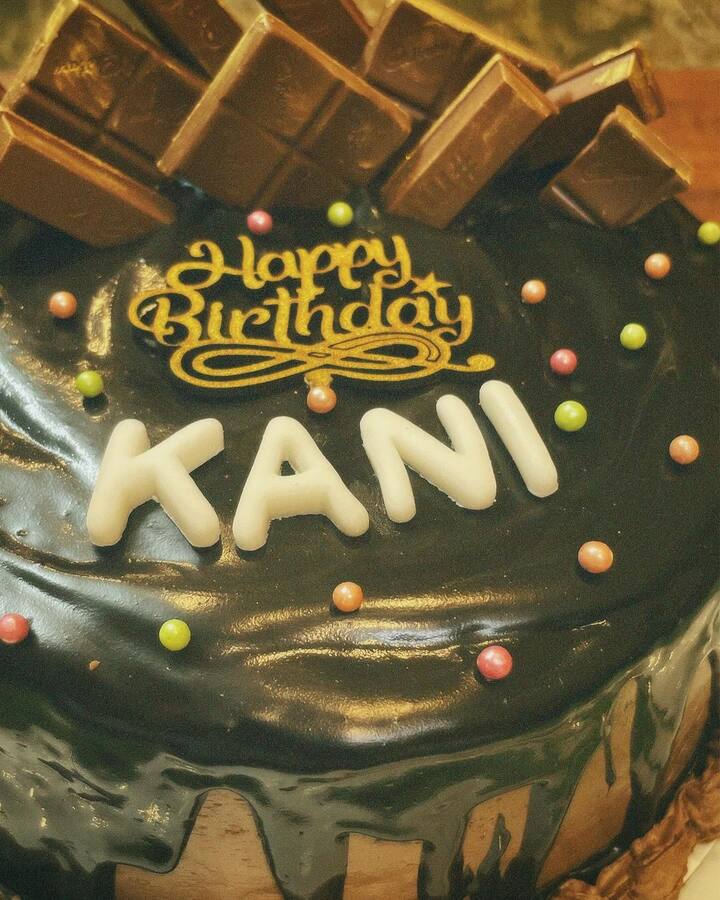 பிறந்தநாள் கொண்டாட்டத்தில் எடுக்கப்பட்ட புகைப்படங்களை இன்ஸ்டா பக்கத்தில் பதிவிட்டுள்ளார். இவை பல லைக்ஸ்களை அள்ளி வருகிறது.