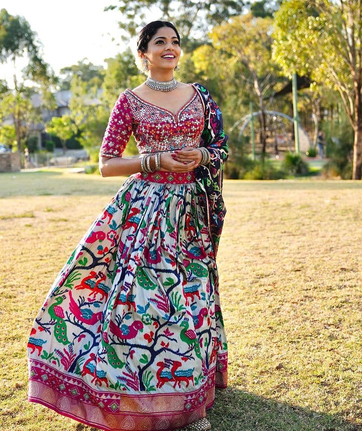 अभिनेत्री पूजा सावंत (Pooja Sawant) ही तिच्या अभिनयानं आणि ग्लॅमरस स्टाईलनं प्रेक्षकांची मनं जिंकते.