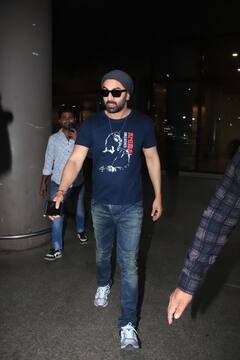 Mumbai: હૈદરાબાદમાં 'એનિમલ'ફિલ્મની ઇવેન્ટમાં હાજરી આપી મુંબઇ પરત ફર્યો રણબીર કપૂર