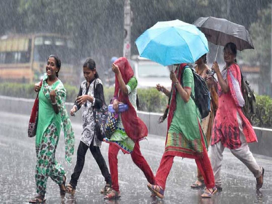 TN Rain Alert: வங்கக்கடலில் உருவாகும் புயல்.. 4 நாட்களுக்கு கொட்டப்போகும் மழை.. எந்தெந்த மாவட்டங்களில்? The Meteorological Department has predicted heavy rains in a few districts in Tamil Nadu for the next 4 days. TN Rain Alert: வங்கக்கடலில் உருவாகும் புயல்.. 4 நாட்களுக்கு கொட்டப்போகும் மழை.. எந்தெந்த மாவட்டங்களில்?