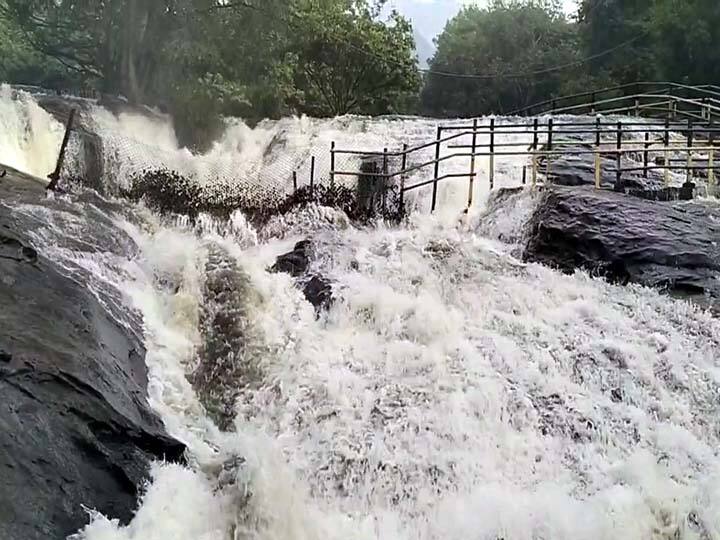கும்பக்கரை அருவியில் தொடர் கன மழையால் வெள்ளப்பெருக்கு ஏற்பட்டுள்ளது