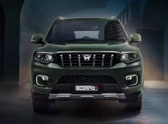 ਪੰਜਵੇਂ ਨੰਬਰ 'ਤੇ ਮਹਿੰਦਰਾ ਦੀ ਸਕਾਰਪੀਓ ਐਸਯੂਵੀ ਹੈ, ਜੋ ਘਰੇਲੂ ਬਾਜ਼ਾਰ ਵਿੱਚ ਵੱਡੇ ਪੱਧਰ 'ਤੇ ਵੇਚੀ ਜਾ ਰਹੀ ਹੈ, ਜਿਸ ਨੂੰ ਕਲਾਸਿਕ ਅਤੇ ਸਕਾਰਪੀਓ-ਐਨ ਵੇਰੀਐਂਟ ਵਿੱਚ ਖਰੀਦਿਆ ਜਾ ਸਕਦਾ ਹੈ। ਸਕਾਰਪੀਓ-ਐਨ ਵੇਰੀਐਂਟ ਦੀ ਸ਼ੁਰੂਆਤੀ ਕੀਮਤ 13.26 ਲੱਖ ਰੁਪਏ ਐਕਸ-ਸ਼ੋਰੂਮ ਹੋਵੇਗੀ।