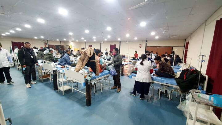 तसेच कामगारांच्या कुटुंबीयांनाही चिन्यालीसौर येथे नेण्यात आले आहे तेथून त्यांना त्यांच्या सोयीनुसार घरी सोडण्याची पूर्ण व्यवस्था राज्य सरकार करेल, अशी माहिती दिली. (Image Source : PTI)