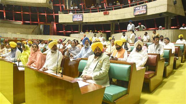 Punjab Vidhan Sabha Winter Session Partap Bajwa Congress AAP Winter Session: ਵਿਧਾਨ ਸਭਾ 'ਚ AAP ਦੇ 92 ਵਿਧਾਇਕਾਂ 'ਤੇ ਭਾਰੀ ਪੈ ਗਏ ਵਿਰੋਧੀਆਂ ਦੇ 25 MLA !