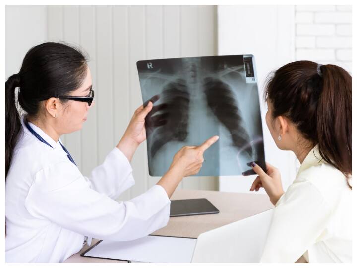 डॉक्टरों का कहना है कि यह एक नया वायरस है जिसे अभी तक पहचाना नहीं गया है. इस वायरस की वजह से कुछ बच्चों की हालत गंभीर बनी हुई है. चीन के स्वास्थ्य विभाग ने इस रहस्यमयी बीमारी का पता लगाने और इलाज के लिए रिसर्च शुरू कर दी है. स्वास्थ्य विशेषज्ञों का मानना है कि कोरोना की महामारी के बाद यह नया वायरस चीन की जनसंख्या, विशेष रूप से बच्चों के लिए एक बड़ा खतरा बना हुआ है.  सभी को सावधानी बरतने की सलाह दी जा रही है.