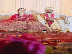 Cricketer Mukesh Kumar Marriage: तेज गेंदबाज मुकेश कुमार ने छपरा की दिव्या सिंह से रचाई शादी, तस्वीरों में देखिए खूबसूरत जोड़ी