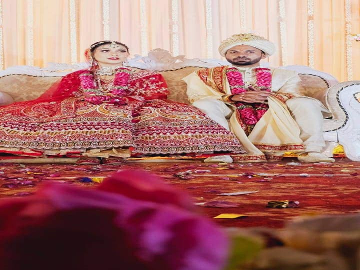 छपरा के बनियापुर बेरुई गांव की रहनेवाली दिव्या सिंह मुकेश कुमार की लाइफ पार्टनर बनीं. चार दिसंबर को पैतृक गांव काकड़कुंड में बहूभोज होगा.