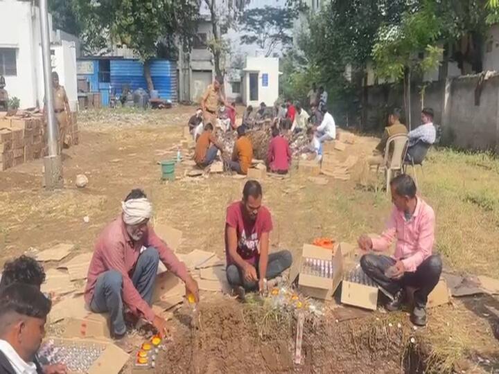 यासाठी दोन भलामोठे खड्डे करण्यात आले असून, त्यात बाटल्यामधील दारू ओतली जात आहे.