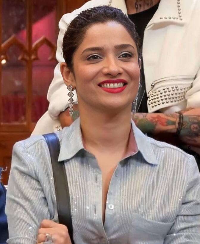 बिग बॉस 17 की अंकिता लोखंडे को भी घर में फेक फ्रेंड का टैग मिला है. उन्होंने शो में अपने दोस्त मुनव्वर फारूकी को एक टास्क से बाहर कर दिया था.