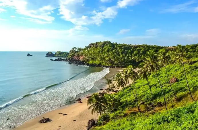 North Goa Vs South Goa which place is the best for tourist places to explore in goa a to z details of south goa and north goa abpp North Goa Vs South Goa : नॉर्थ गोवा की साऊथ गोवा? फिरण्यासाठी कोणतं ठिकाण ठरेल सर्वोत्तम? A टू Z माहिती