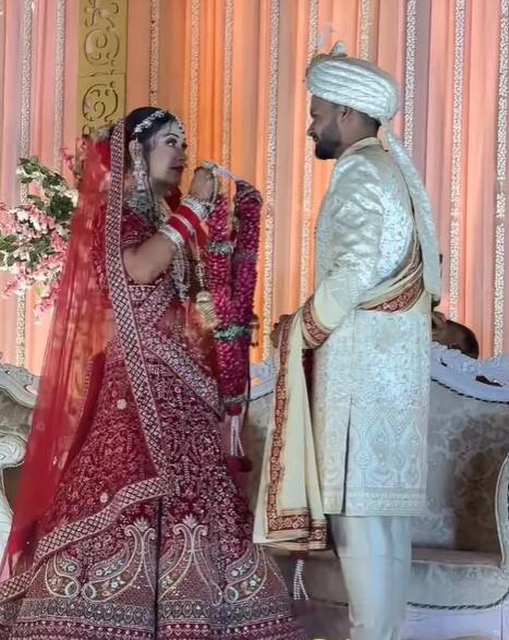 ਇਸ ਤੋਂ ਇਲਾਵਾ ਦਿੱਲੀ ਕੈਪੀਟਲਸ ਲਈ ਖੇਡਣ ਵਾਲੇ ਮੁਕੇਸ਼ ਕੁਮਾਰ ਨੇ 10 IPL ਖੇਡੇ ਹਨ, ਜਿਸ 'ਚ ਉਸ ਨੇ 46.57 ਦੀ ਔਸਤ ਨਾਲ 7 ਵਿਕਟਾਂ ਲਈਆਂ ਹਨ। ਮੁਕੇਸ਼ ਨੇ 2023 ਵਿੱਚ ਹੀ ਆਈਪੀਐਲ ਦੀ ਸ਼ੁਰੂਆਤ ਕੀਤੀ ਸੀ।