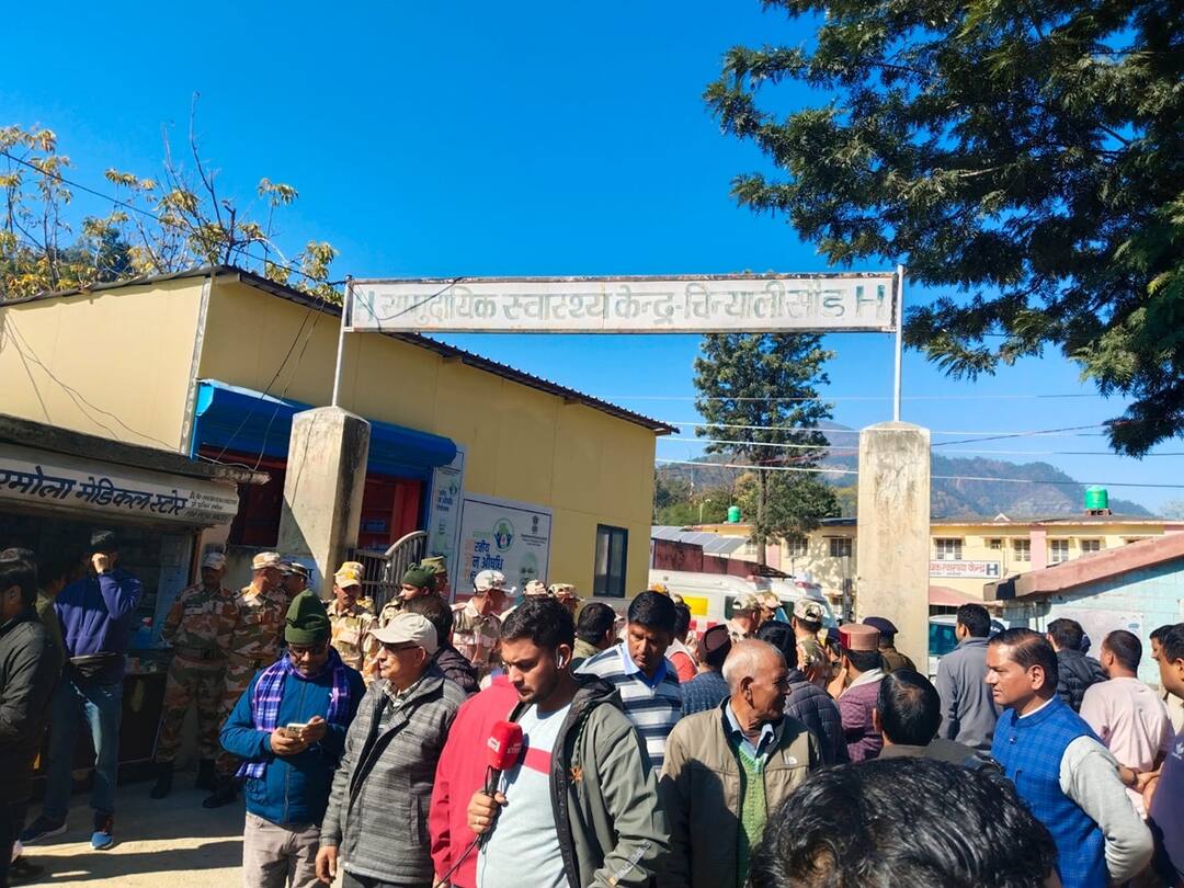 Bengal Workers Rescued From Uttarakhand Tunnel Meet Families, Govt Team To Take Them Back Home Bengal Workers Rescued From Uttarakhand Tunnel Meet Families, Govt Team To Take Them Back Home