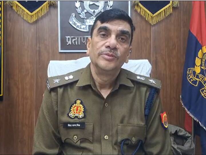 Pratapgarh News: प्रतापगढ़ में घर में फांसी के फंदे पर लटकता मिला कांस्टेबल, पुलिस जांच में जुटी Constable commits suicide in Pratapgarh police file case ann Pratapgarh News: प्रतापगढ़ में घर में फांसी के फंदे पर लटकता मिला कांस्टेबल, पुलिस जांच में जुटी