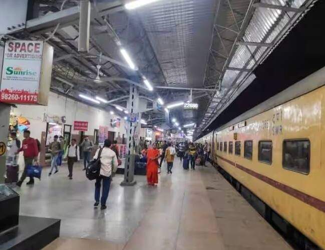 UTS App: જો તમે લાઈનમાં ઉભા રહ્યા વગર પ્લેટફોર્મ ટિકિટ મેળવવા ઈચ્છો છો, તો તમે UTS એપ દ્વારા આ સરળતાથી કરી શકો છો.