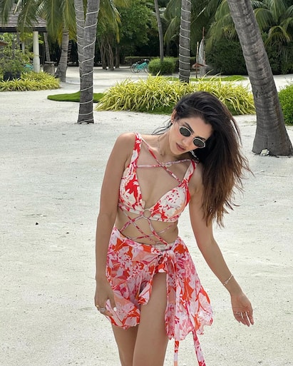 Sonnalli Seygall PHOTO: પ્યાર કા પંચનામા અભિનેત્રી સોનાલી સહગલ સોશિયલ મીડિયા પર પોતાની બોલ્ડ તસવીરો શેર કરીને હેડલાઈન્સમાં છે.
